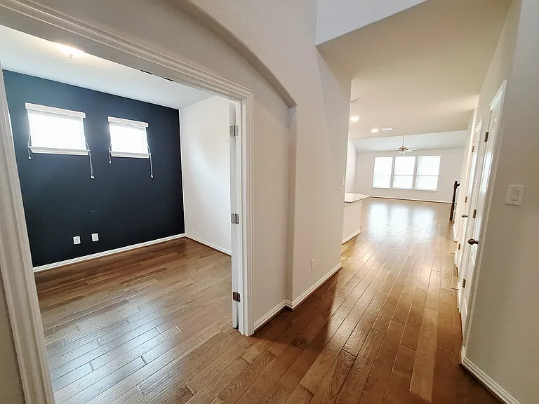 5900 Bucine Cv — Photo 5