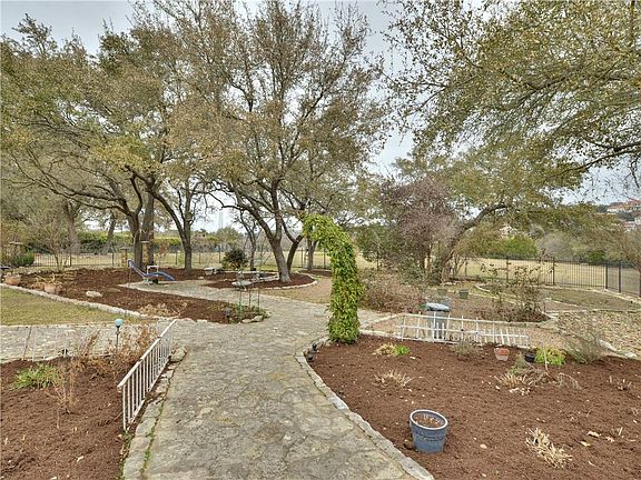 3rd image of 606 Ladin Ln