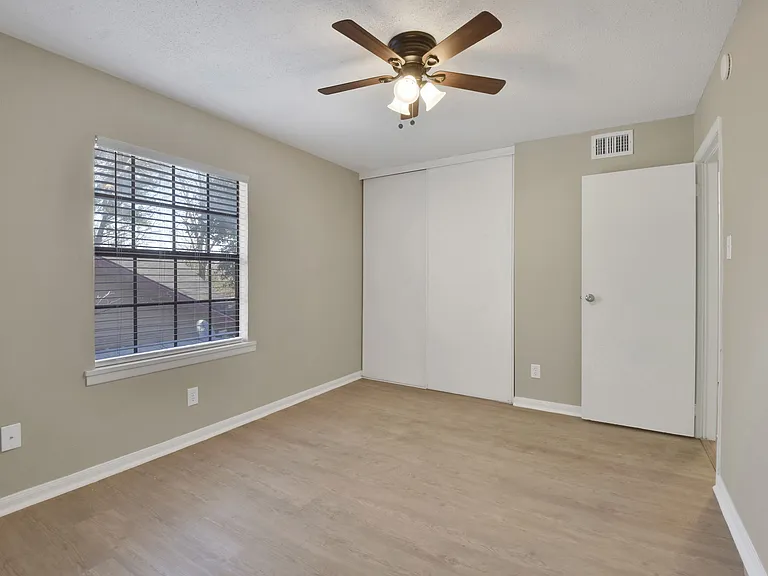 Baker Oaks Apartments — Photo 9