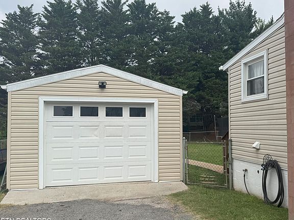 2nd image of 603 Henrietta Dr