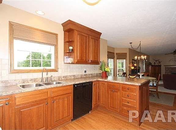 3rd image of 298 Whispering Oaks Dr