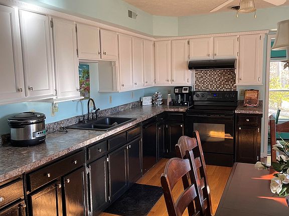 2nd image of 588-588 Cochise Dr