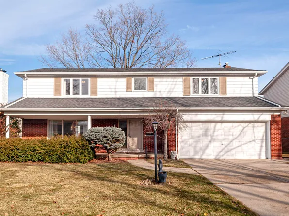 1376 Edmundton Dr, Grosse Pointe Woods, MI 48236