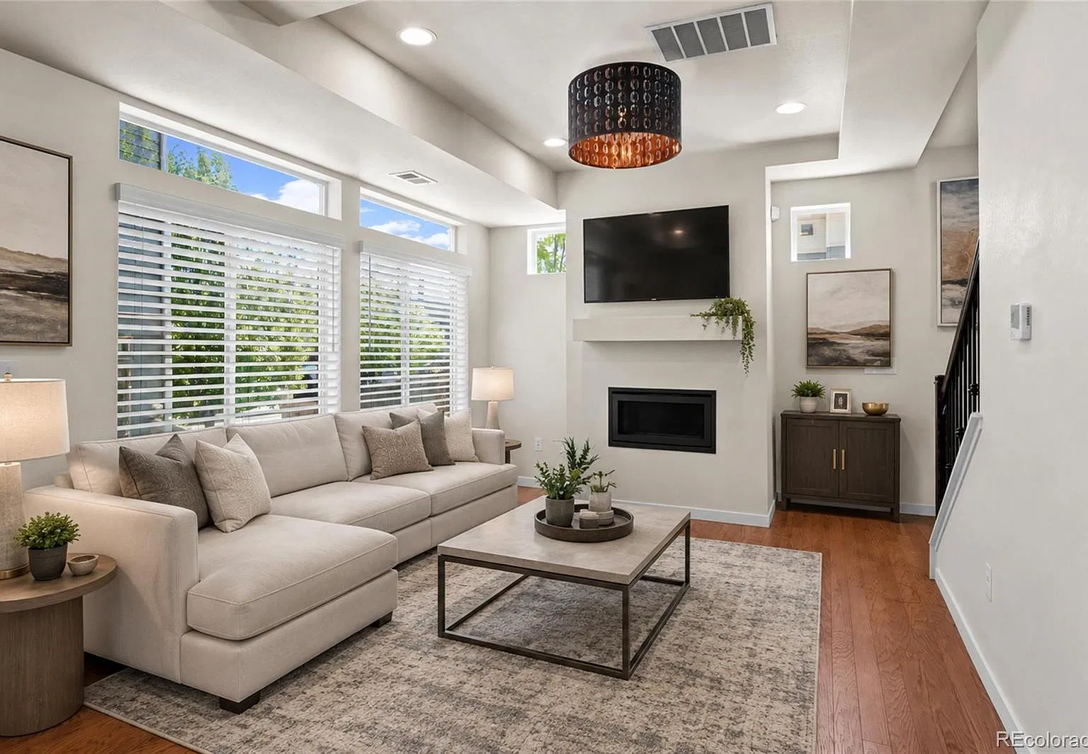5 bed, 3.5 bath, 2316 sqft, $3,200 — Photo 2