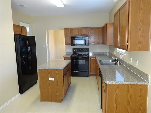 3006 Bradwood Ave — Photo 2