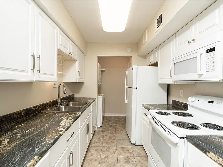 16120 Stuebner Airline Rd #501 — Photo 16