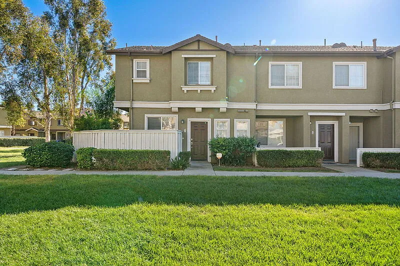 3 bed, 2.5 bath, 1321 sqft, $3,850 — Photo 4