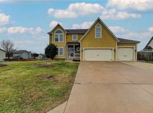 4412 SW Briarbrook Dr, Lees Summit, MO 64082