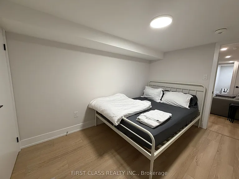 431 Roxton Rd — Photo 34