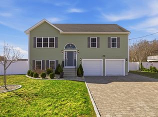 341 Courtney St, Fall River, MA 02720