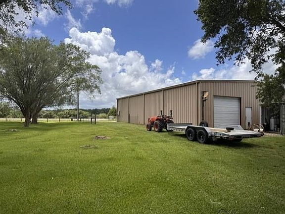 3rd image of 6907 Fm 2403 Rd