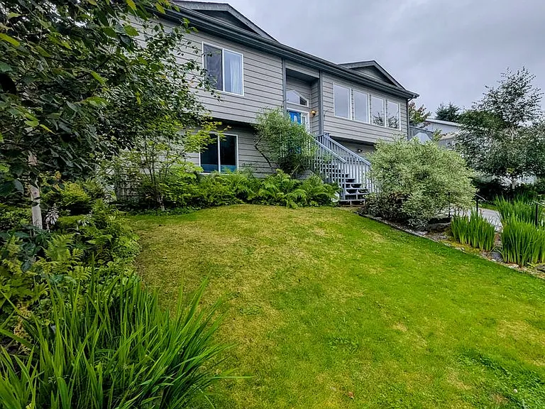 2981 Foster Ave — Photo 36