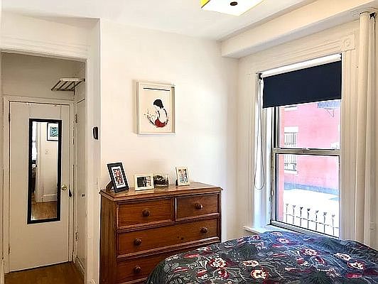 5th image of 143 Waverly Pl APT 1F