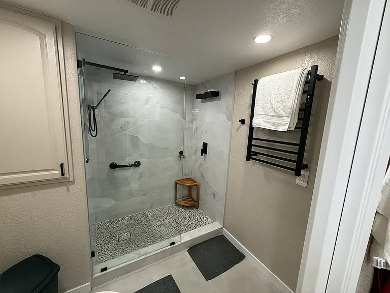 Hygeia Ave — Photo 18