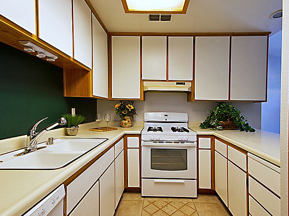 5th image of 1465 Towse Dr