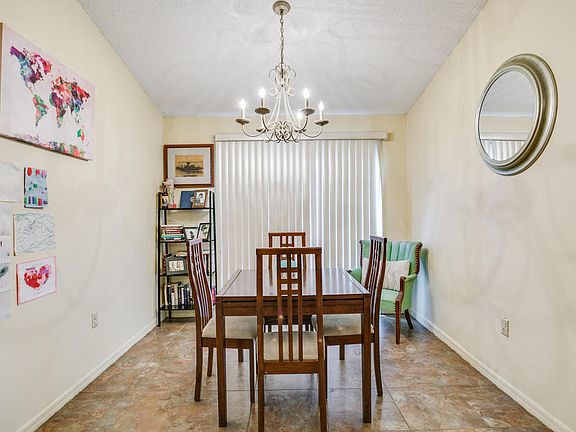 4th image of 4165 Bayberry Dr