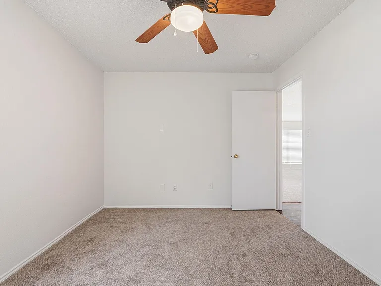 2833 Hidden Springs Dr — Photo 13