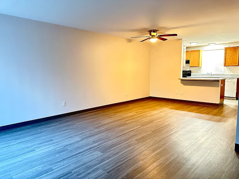 Village Glen Apartments — Photo 6