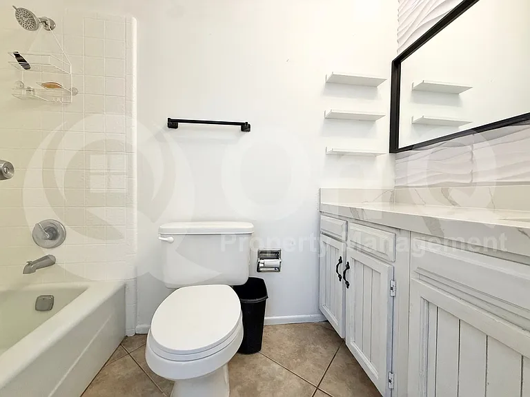 2439 E Elmwood St — Photo 21