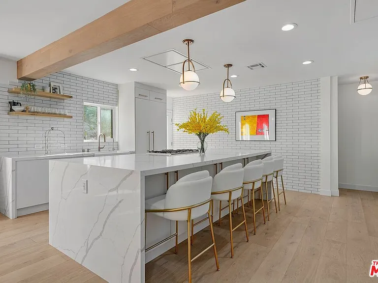 1155 S Rimpau Blvd — Photo 15