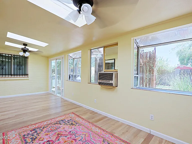 703 E Auburn Dr — Photo 36