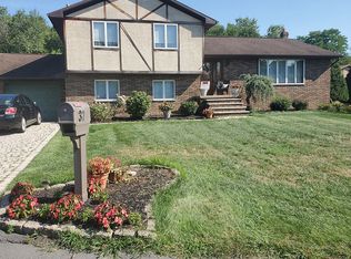 37 E Sunrise Dr, Jenkins Township, PA 18640