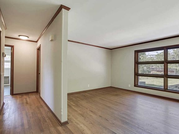 4th image of 5301 Lavesta Dr