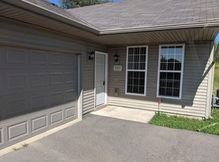 8265 High Hill Rd, Machesney Park, IL 61115