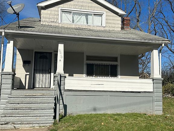 4th image of 9813 Raymond Ave
