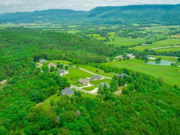 27 Skyhigh Dr, Dunlap, TN 37327