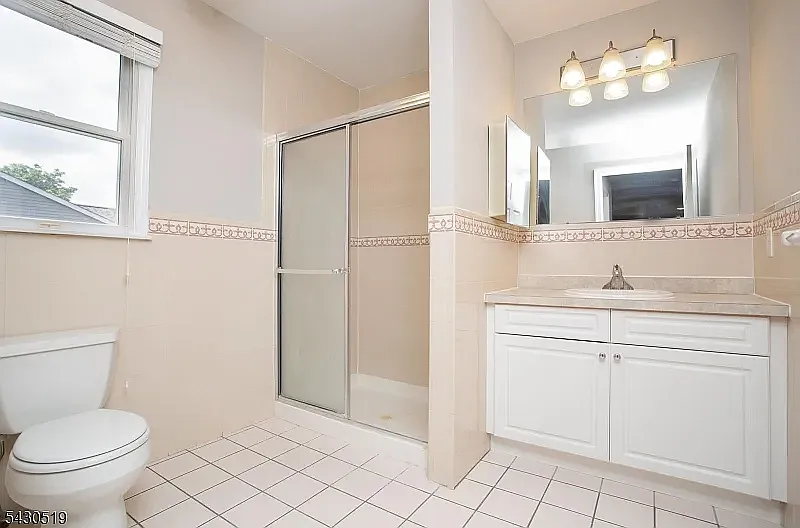 3 bed, 1750 sqft, $3,700 — Photo 3