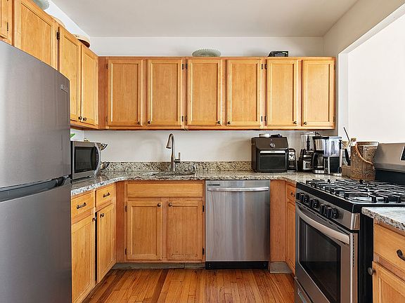 4th image of 140 W 132nd St