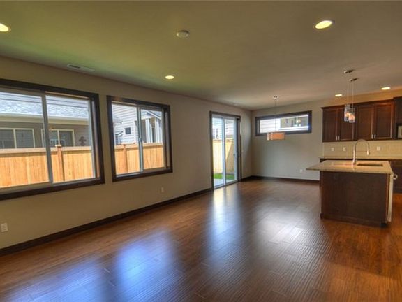 5th image of 19414 Meridian Dr SE