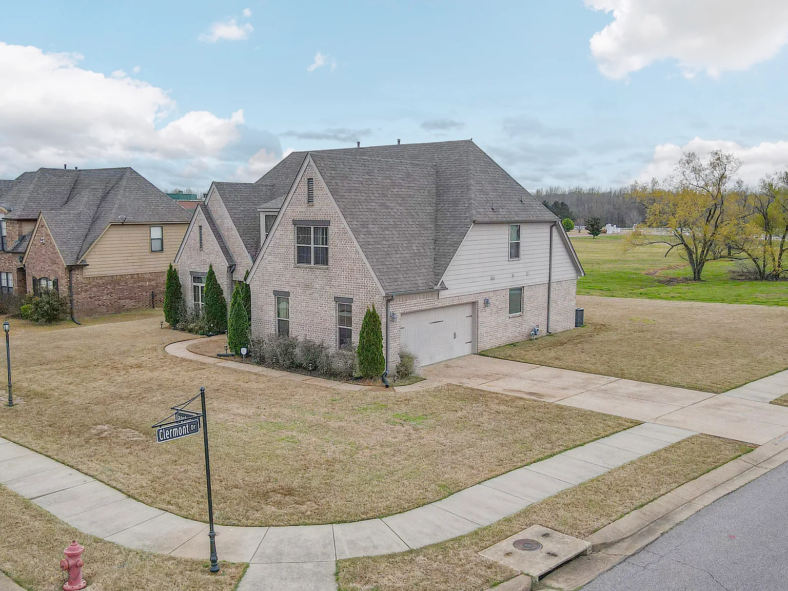 6 bed, 2800 sqft, $3,250 — Photo 4