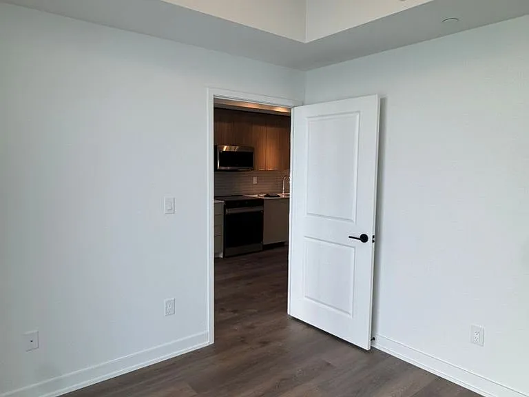 2075 Lakeshore Rd #2105 — Photo 9