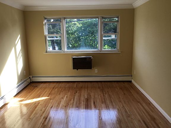 5th image of 1293 E 223rd St APT 3