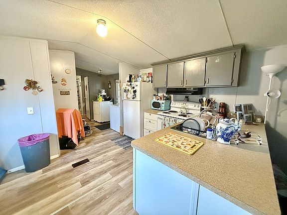 5th image of 720 NE Fourth Ave