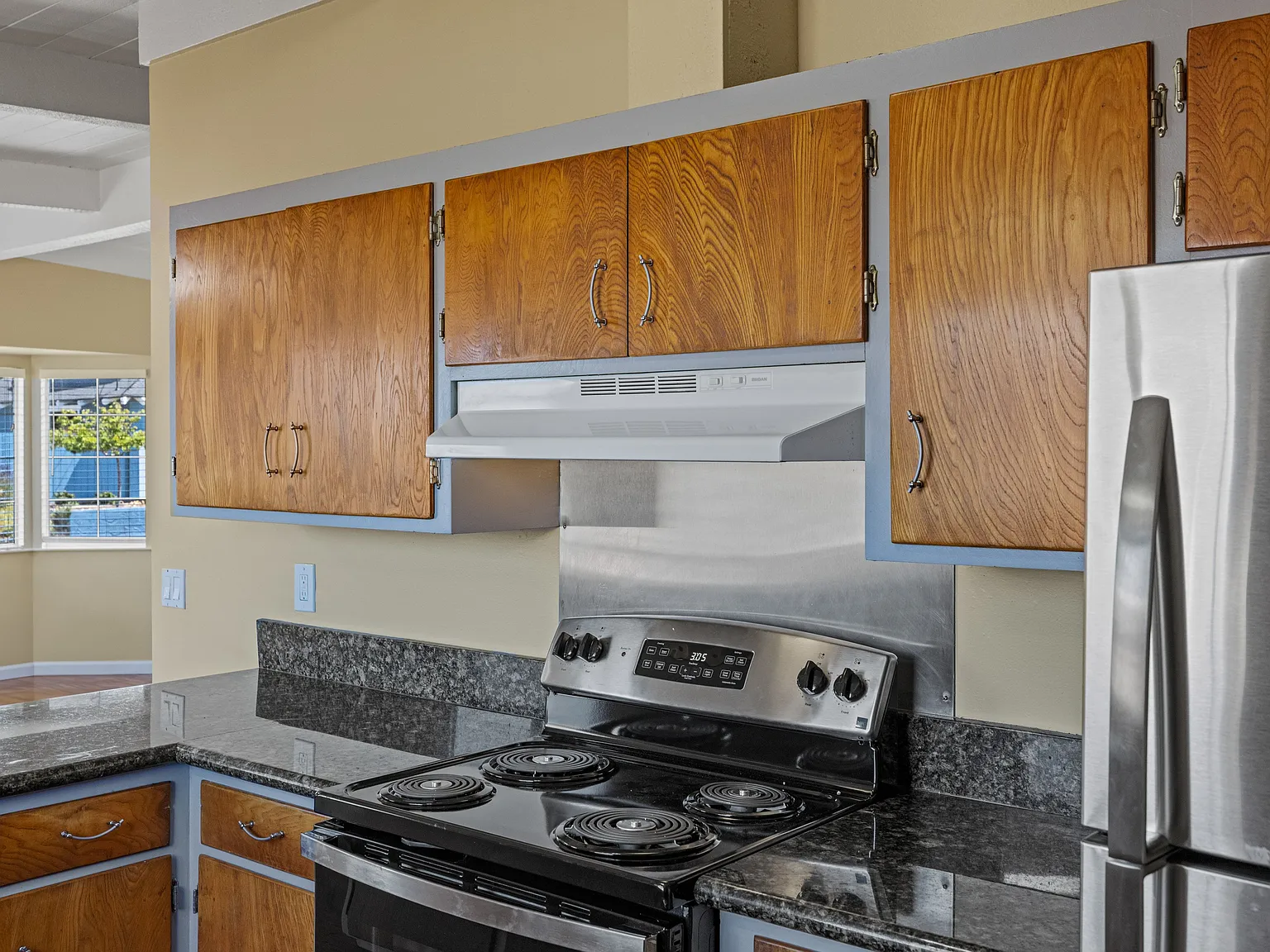 2 bed, 1000 sqft, $3,445 — Photo 2