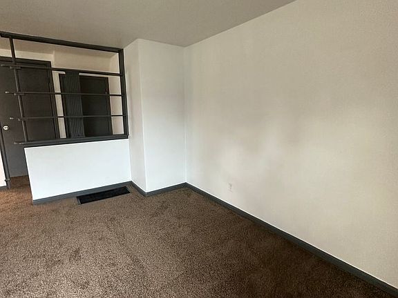 4th image of 399-401 S Powell Ave