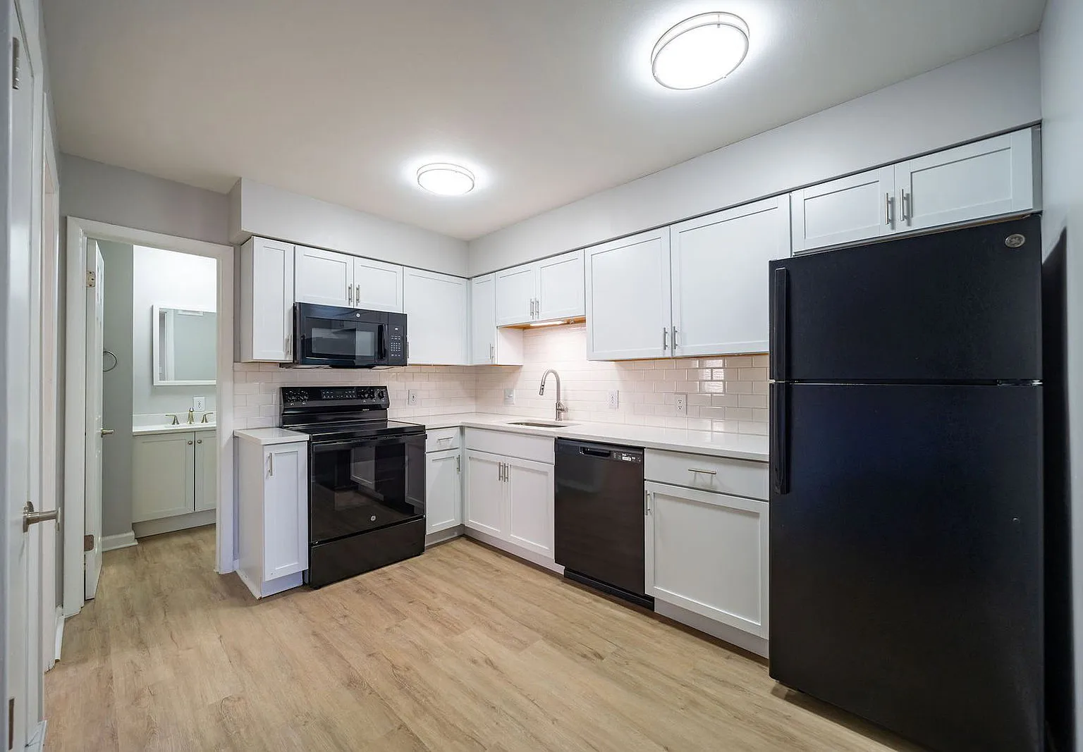 1 bed, 1.0 bath, $899 — Photo 1