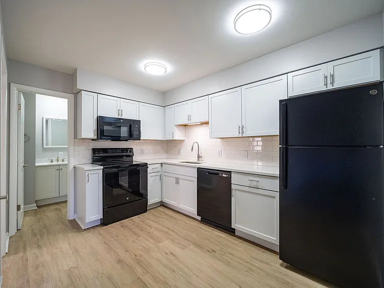 651 Riverview Dr #1 — Photo 1