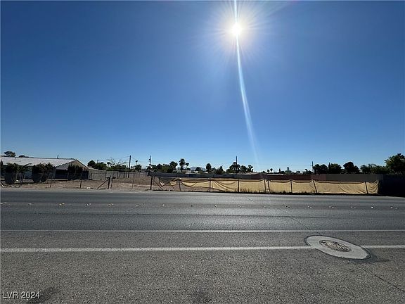 5th image of 1210 N Tonopah Dr