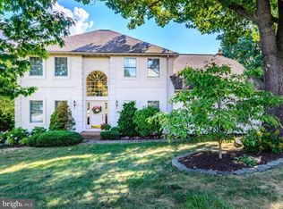 2296 Spangler Cir, York, PA 17406