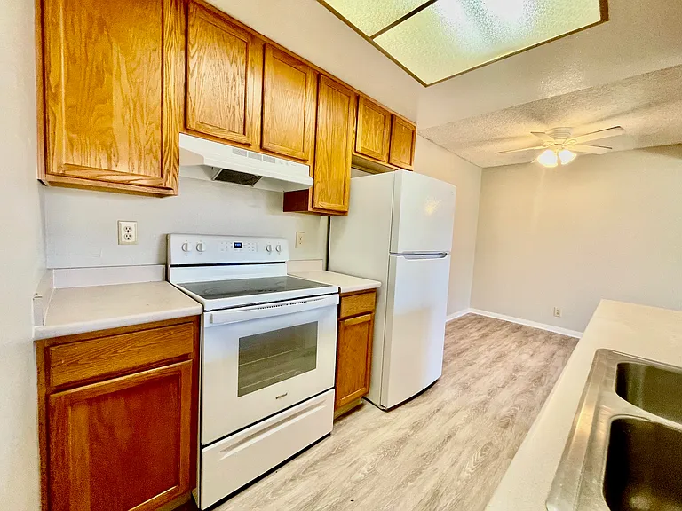 1354 Reed Ave #1 — Photo 2