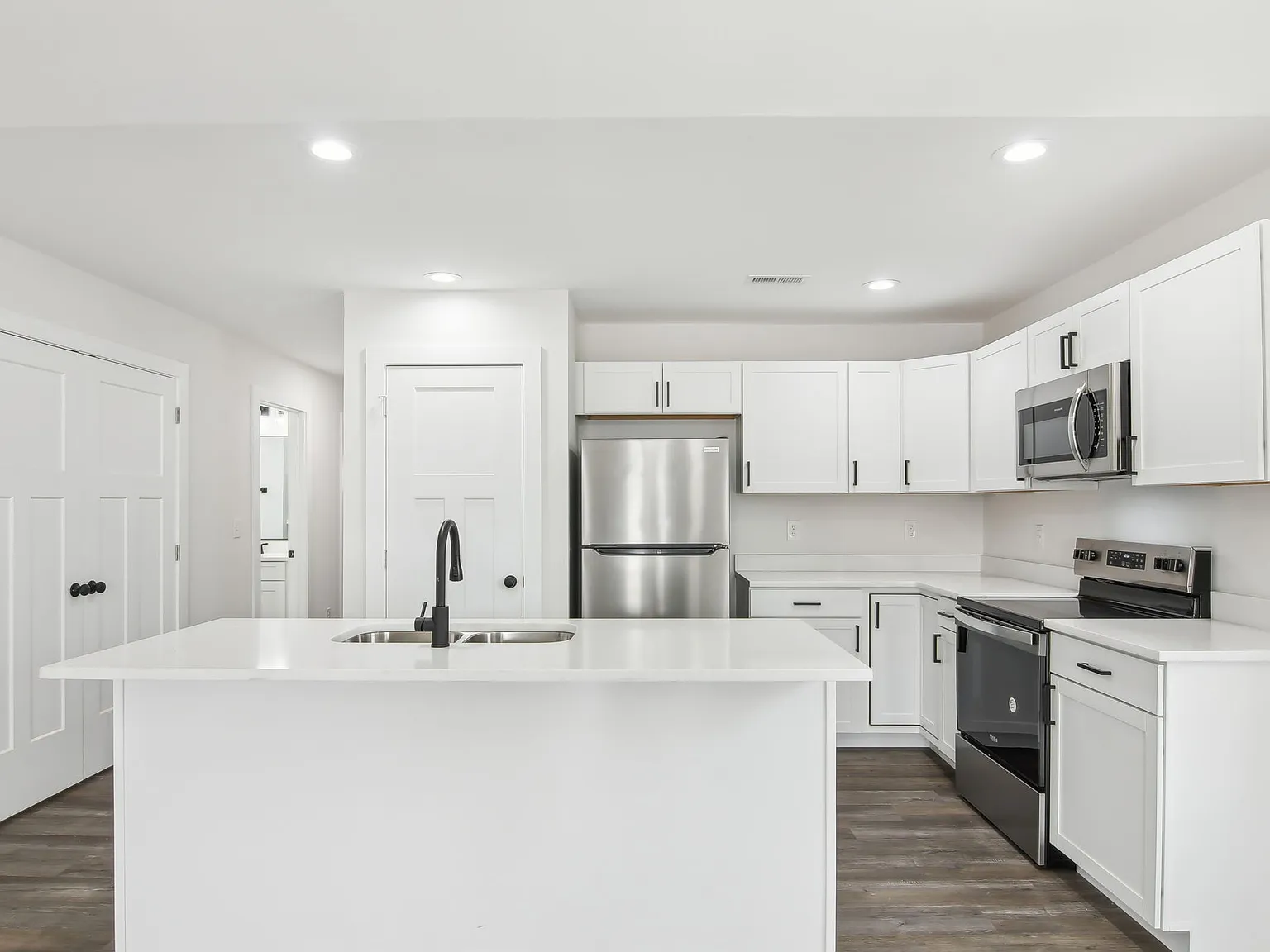 3 bed, 1404 sqft, $1,645 — Photo 2