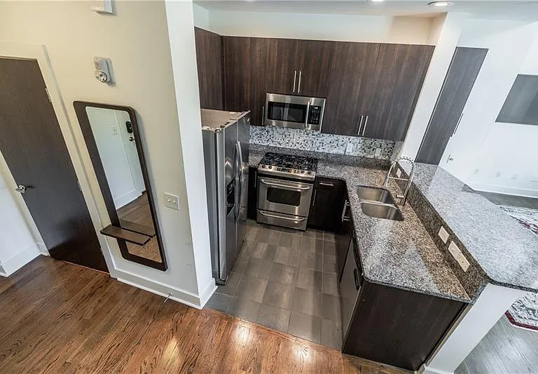1221 Caroline St NE #201 — Photo 10