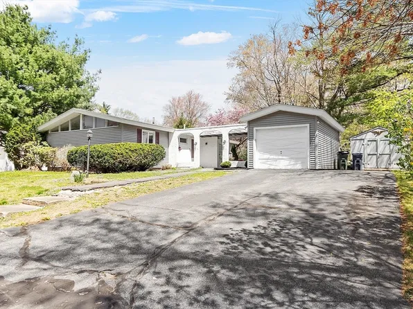 163 Smith St, Leominster, MA 01453