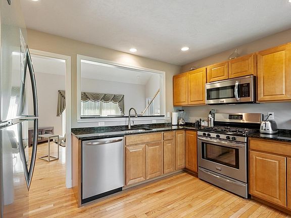 3rd image of 2 Adams Cir