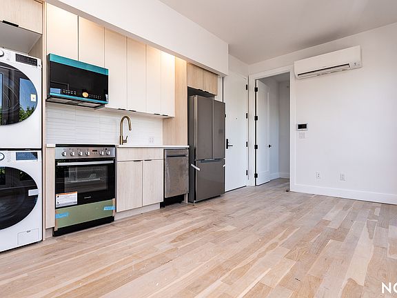 4th image of 193 Graham Ave #3B