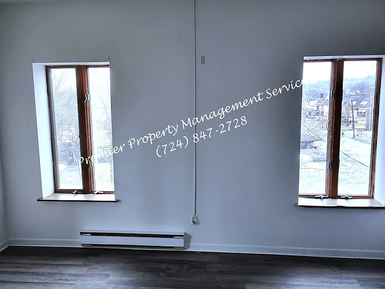 518 W Cunningham St — Photo 19